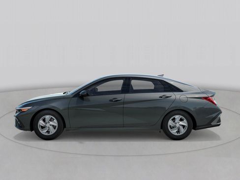 New 2026 Hyundai Elantra SE FWD image 3