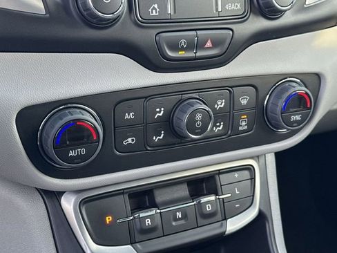 Used 2023 GMC Terrain SLT image 20