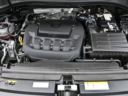 Used 2024 Volkswagen Tiguan SE R-Line AWD/4WD image 15