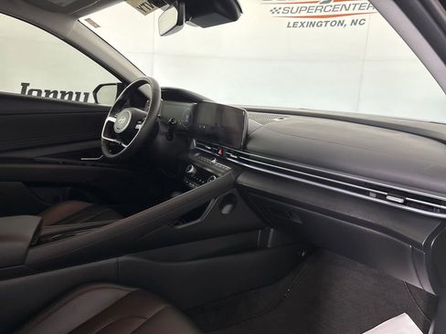 Used 2025 Hyundai Elantra Limited FWD image 29