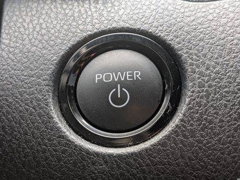 Used 2025 Toyota Camry SE w/ Convenience Package image 29