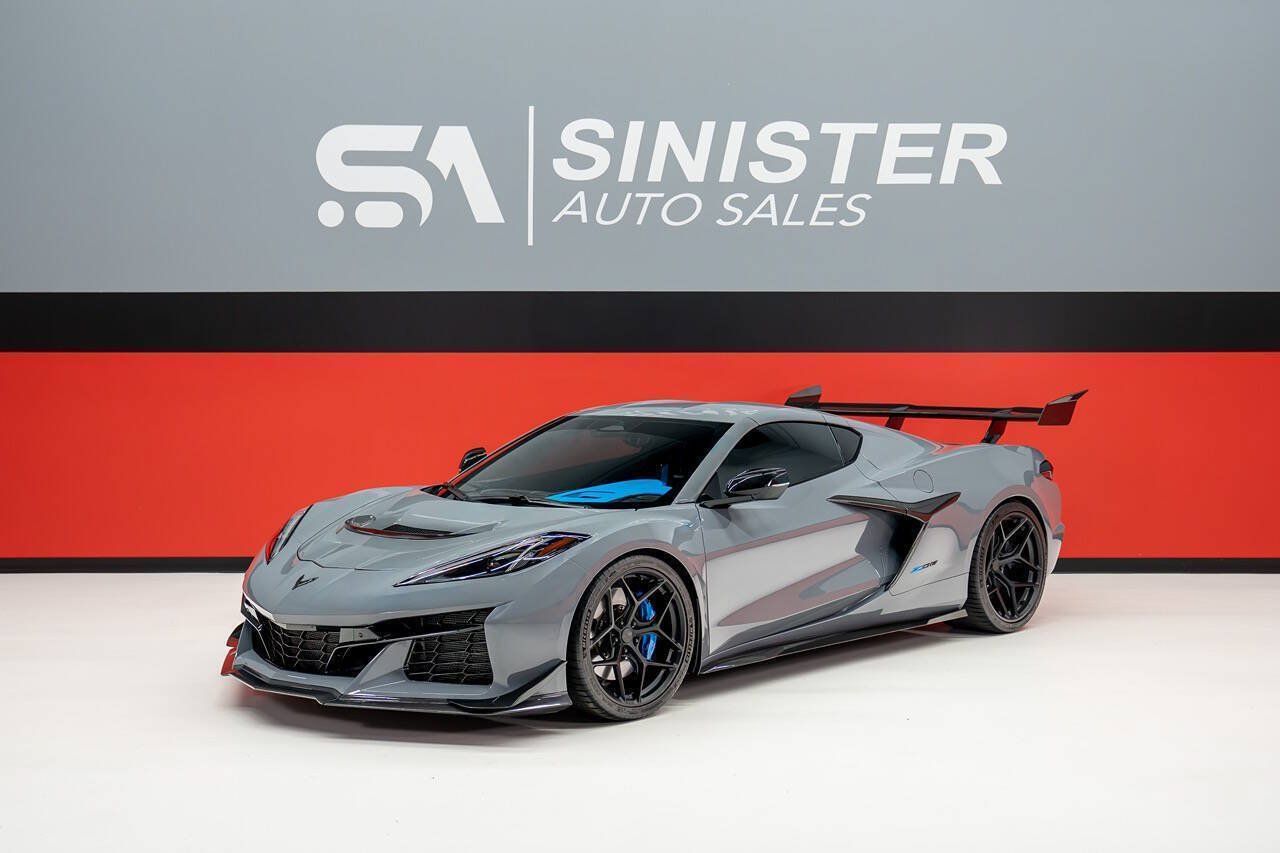 Used 2025 Chevrolet Corvette Z06 w/ Stealth Interior Trim Package RWD image 1