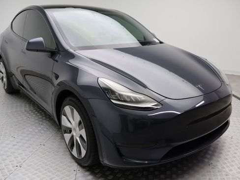 Used 2021 Tesla Model Y Long Range image 6
