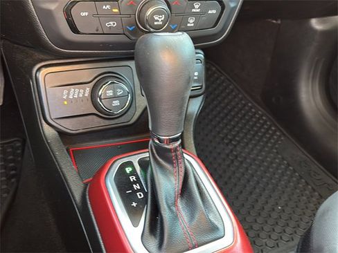 Certified 2022 Jeep Renegade Trailhawk image 32