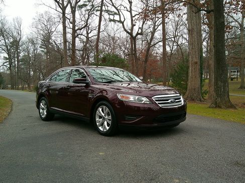 Used 2011 Ford Taurus SEL w/ 201A Rapid Spec Order Code image 3