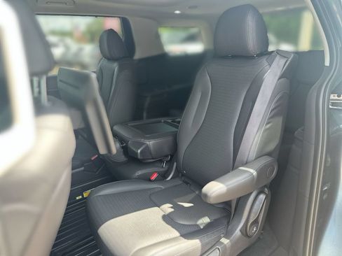 Used 2025 Kia Carnival SX Prestige FWD image 18