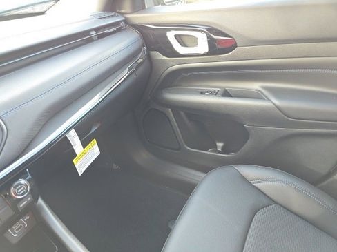 New 2026 Jeep Compass Latitude image 24