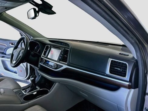 Used 2016 Toyota Highlander Limited Platinum FWD image 28