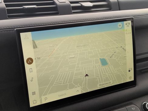 Used 2024 Land Rover Defender 130 X-Dynamic SE image 31