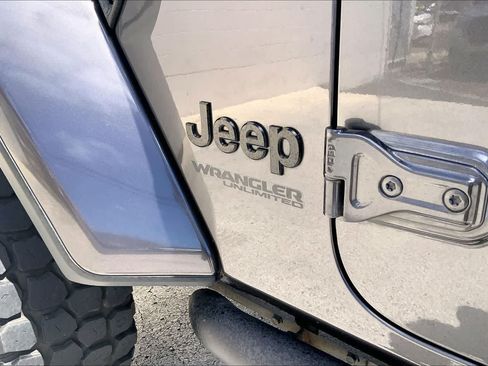 Used 2021 Jeep Wrangler Unlimited Sahara AWD/4WD image 7
