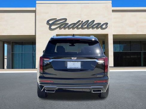 New 2025 Cadillac XT6 Luxury image 4