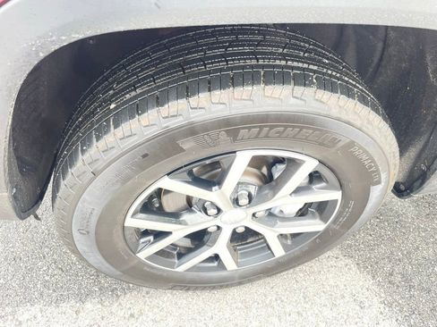 Certified 2025 Jeep Grand Cherokee Limited AWD/4WD image 11