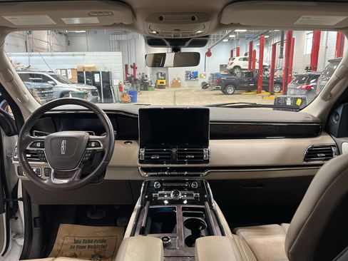Used 2023 Lincoln Navigator L Reserve w/ Equipment Group 201A image 21
