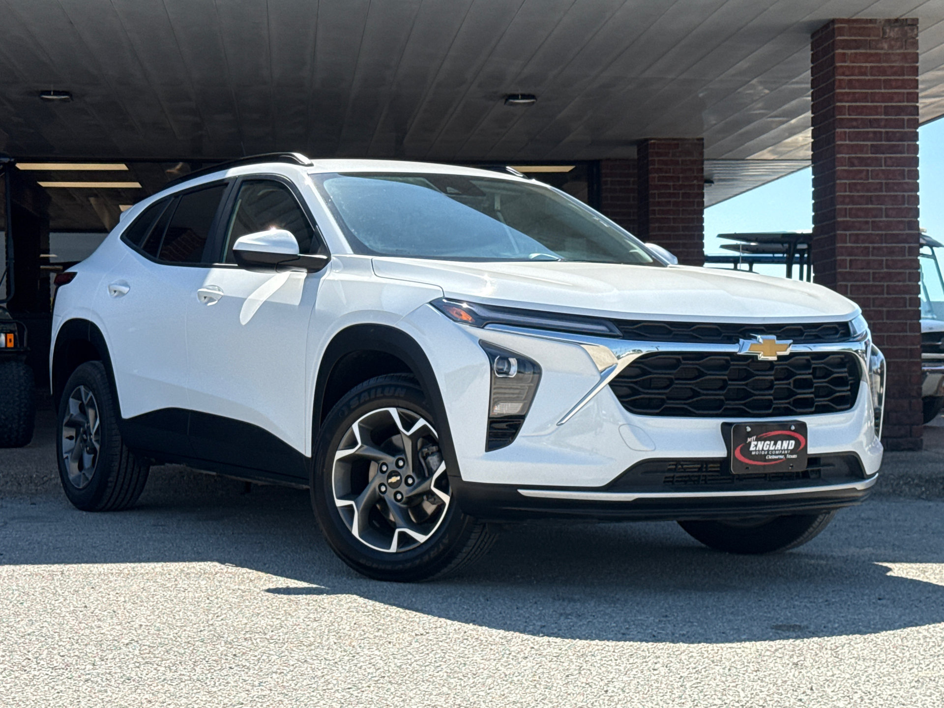Used 2025 Chevrolet Trax LT FWD image 1