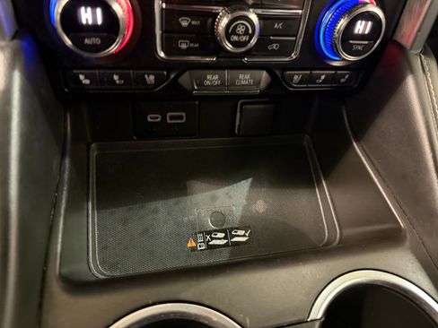 Used 2022 GMC Yukon SLT w/ SLT Luxury Package image 16