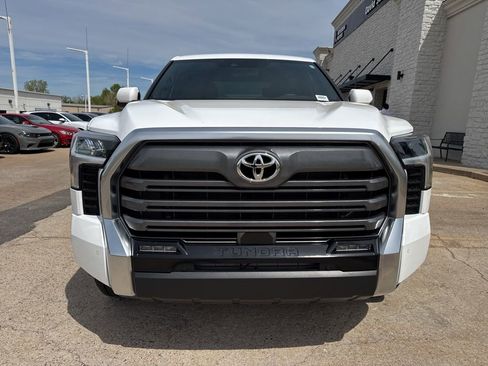 Used 2025 Toyota Tundra Limited AWD/4WD image 2