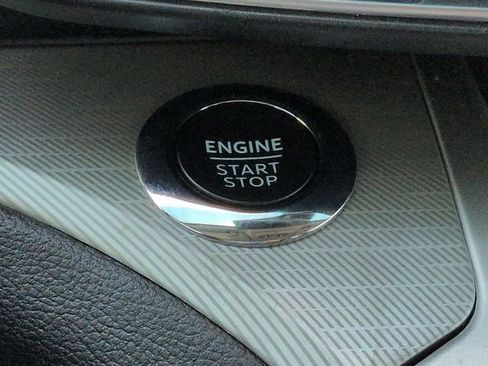 Certified 2022 Ford Explorer XLT w/ Equipment Group 202A image 27