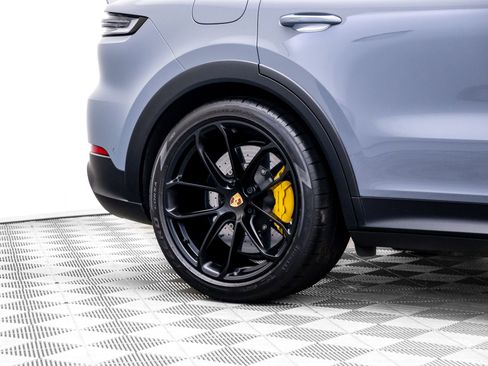 Certified 2025 Porsche Cayenne Turbo GT AWD/4WD image 35
