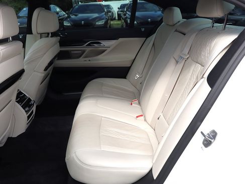 Used 2020 BMW 740i w/ M Sport Package RWD image 25