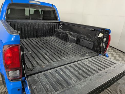 Used 2020 Toyota Tacoma SR5 image 9