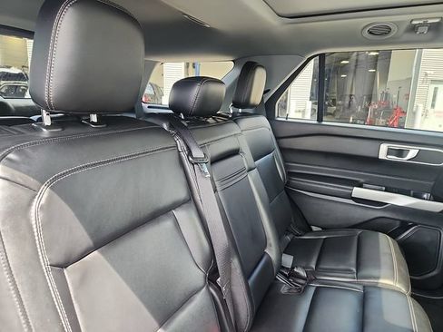 Certified 2022 Ford Explorer XLT w/ Equipment Group 202A AWD/4WD image 30