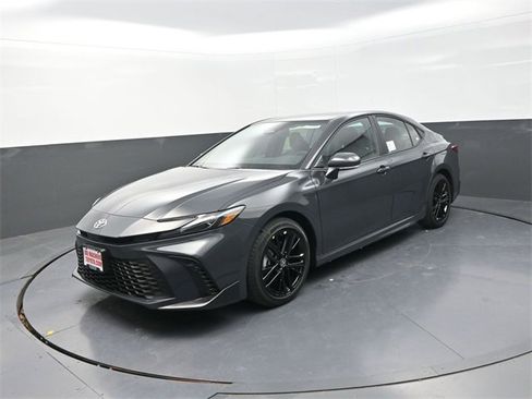 New 2026 Toyota Camry SE image 3