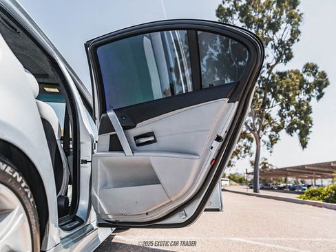 Used 2006 BMW M5 image 41