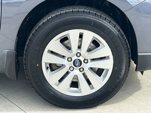 Used 2017 Subaru Outback 2.5i Premium image 11