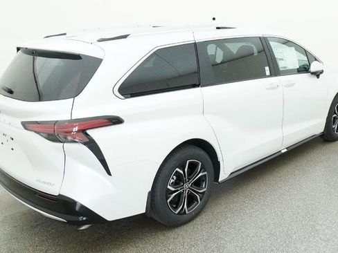 New 2026 Toyota Sienna Platinum image 14