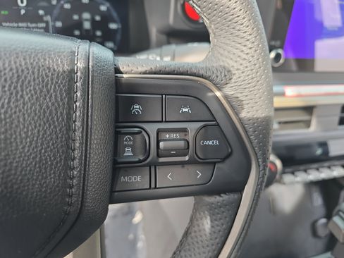 Used 2025 Toyota Tacoma TRD Sport image 19