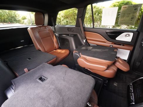 Used 2024 Lincoln Aviator Reserve w/ Equipment Group 201A RWD image 25