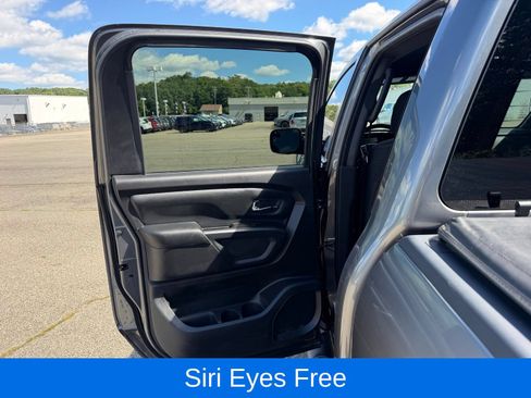 Used 2018 Nissan Titan SV w/ SV Convenience Package AWD/4WD image 25