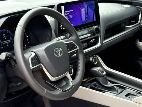 Used 2025 Toyota Grand Highlander AWD image 20