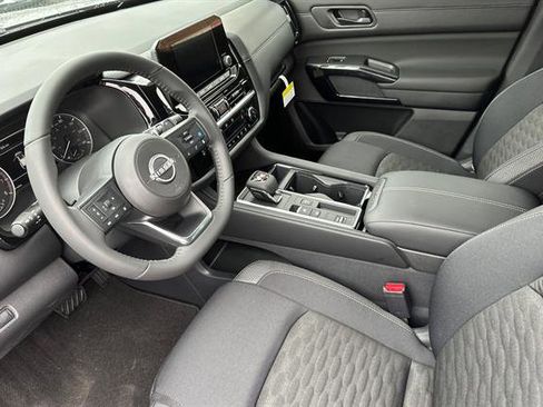 New 2025 Nissan Pathfinder SV w/ Cargo Package image 10