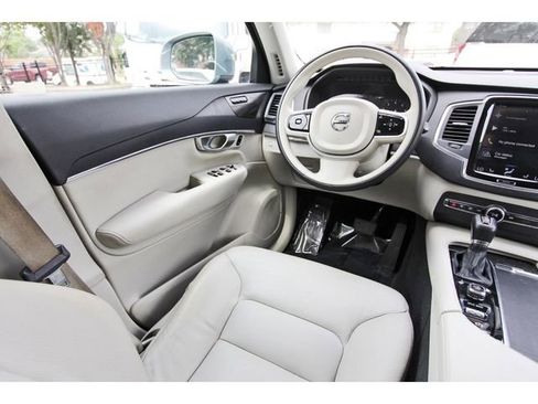 Used 2020 Volvo XC90 T5 Momentum FWD image 7