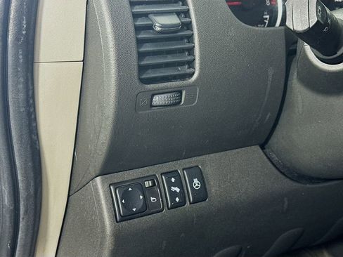 Used 2012 Nissan Pathfinder LE RWD image 10