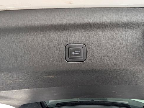 Used 2024 Chevrolet Tahoe LT image 13