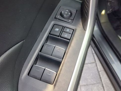 Used 2022 Toyota RAV4 XLE Premium image 18