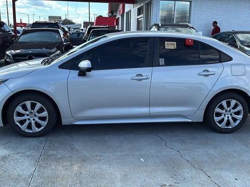 Used 2021 Toyota Corolla LE FWD image 4