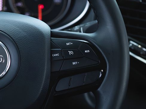 Used 2019 Jeep Cherokee Latitude Plus image 19