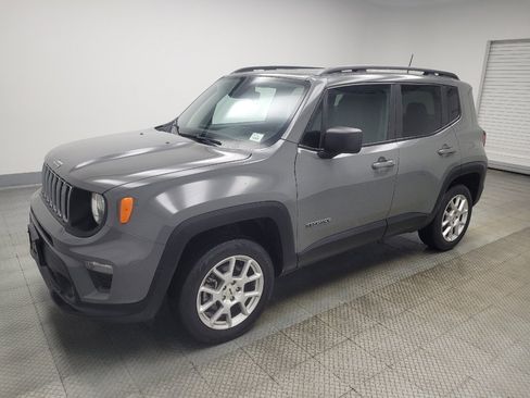 Used 2022 Jeep Renegade Latitude image 2