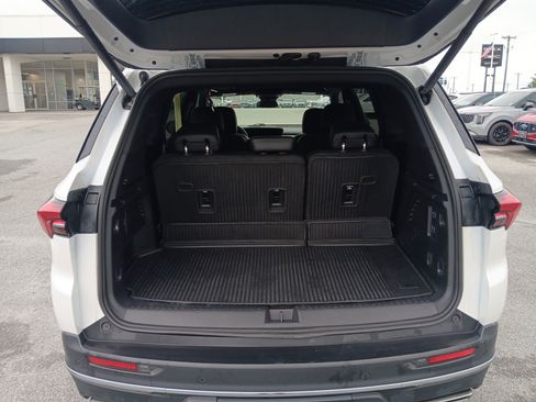 Used 2025 Buick Enclave Preferred w/ Power Package FWD image 18