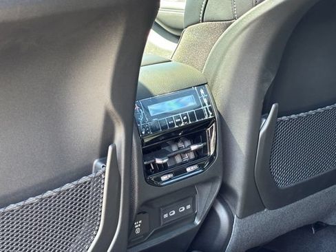 New 2026 Jeep Grand Cherokee L Limited w/ Luxury Tech Group II AWD/4WD image 29
