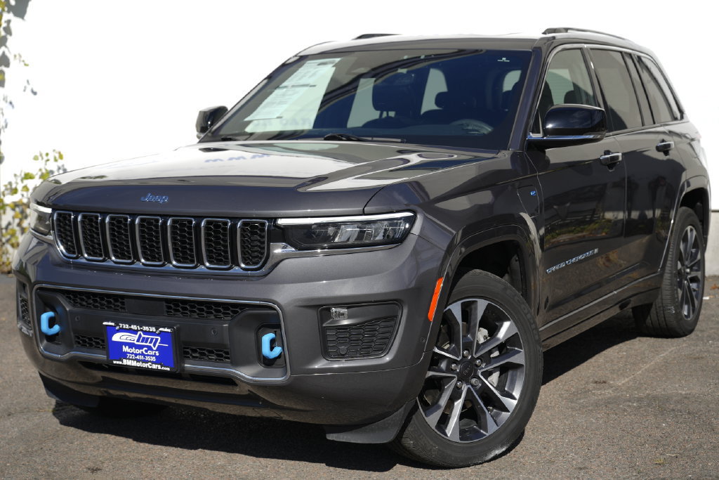 Used 2023 Jeep Grand Cherokee Overland AWD/4WD image 2