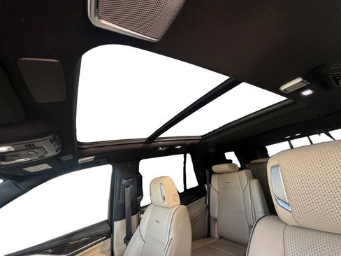 Used 2022 Cadillac Escalade Premium Luxury w/ Performance Package image 11
