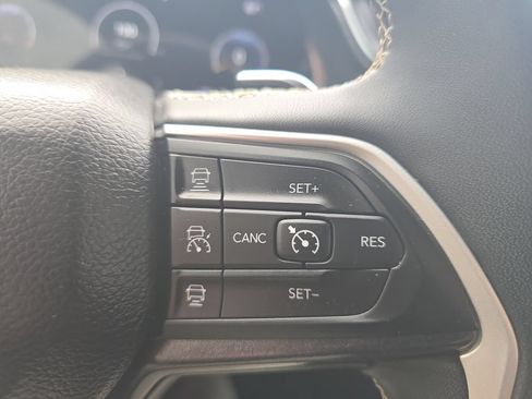 Used 2023 Jeep Grand Cherokee Altitude AWD/4WD image 31