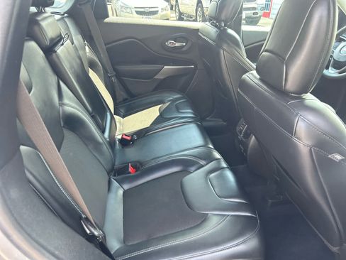 Used 2020 Jeep Cherokee Latitude Plus AWD/4WD image 24