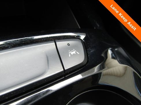 Used 2025 Chevrolet Trax LT w/ LT Convenience Package FWD image 15