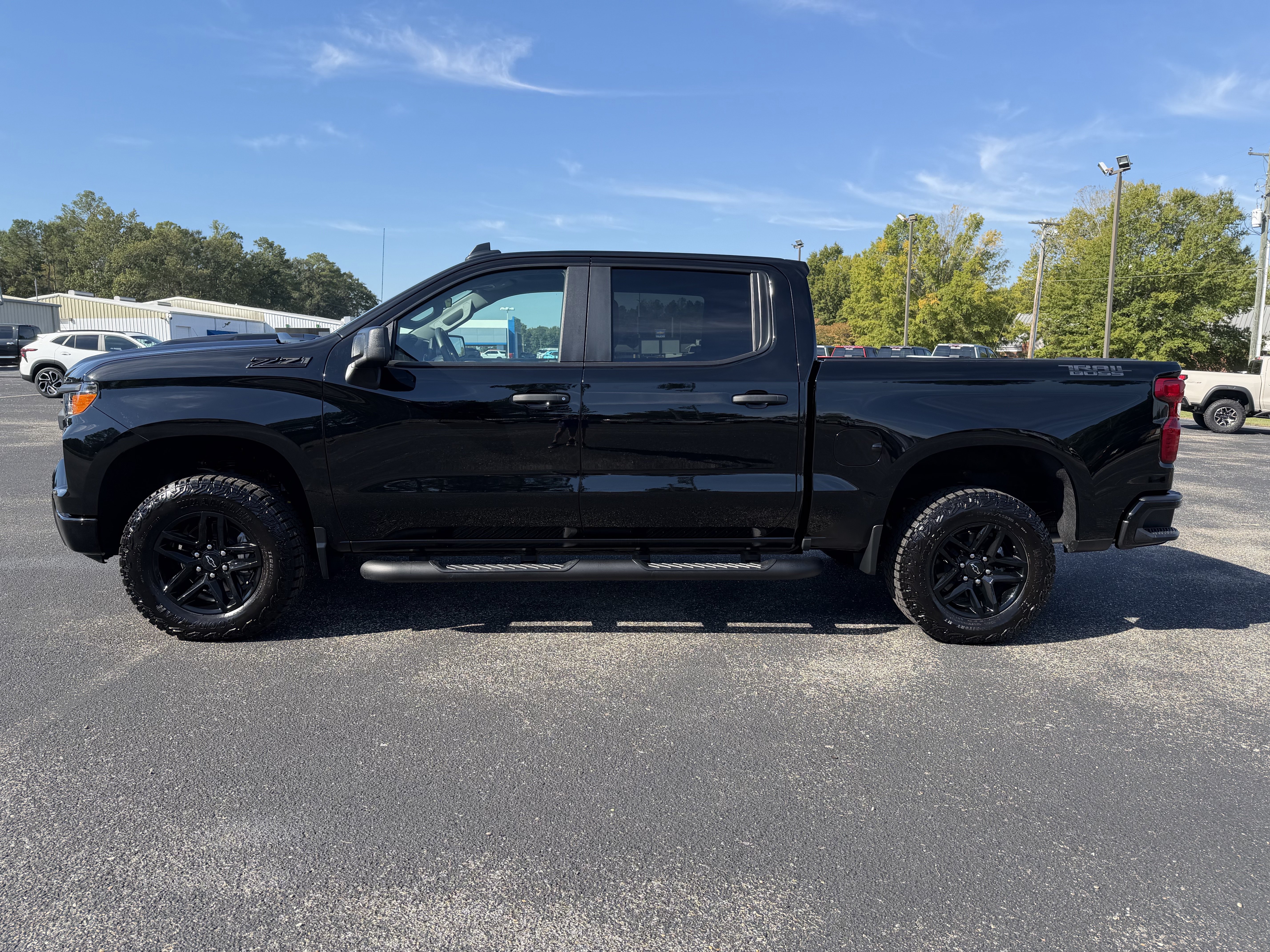 Used 2026 Chevrolet Silverado 1500 Custom Trail Boss w/ Dark Appearance Package AWD/4WD image 6