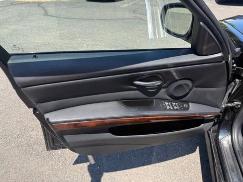 Used 2011 BMW 335i xDrive Sedan AWD/4WD image 9